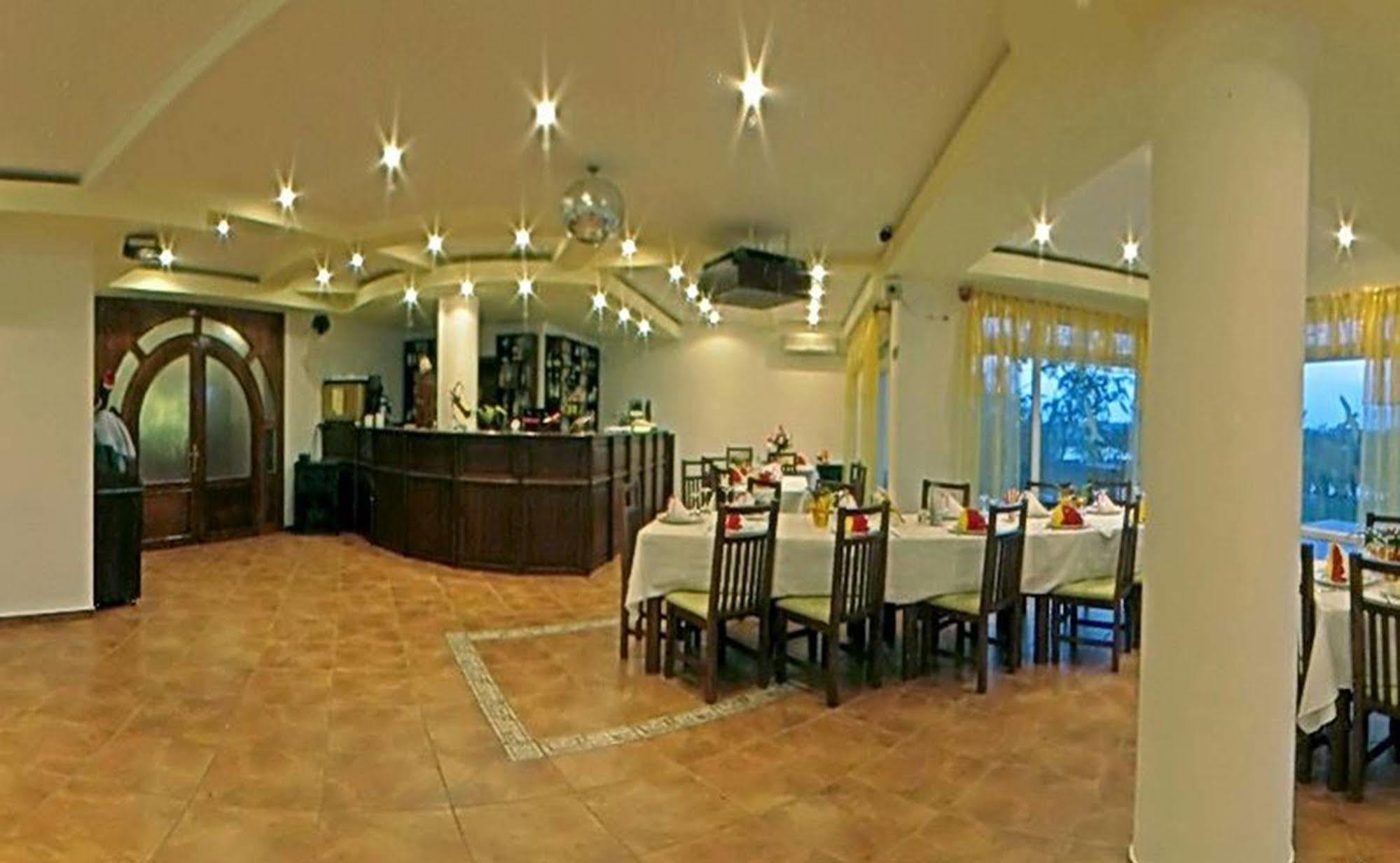Hotel Wels Băltenii de Sus Екстериор снимка