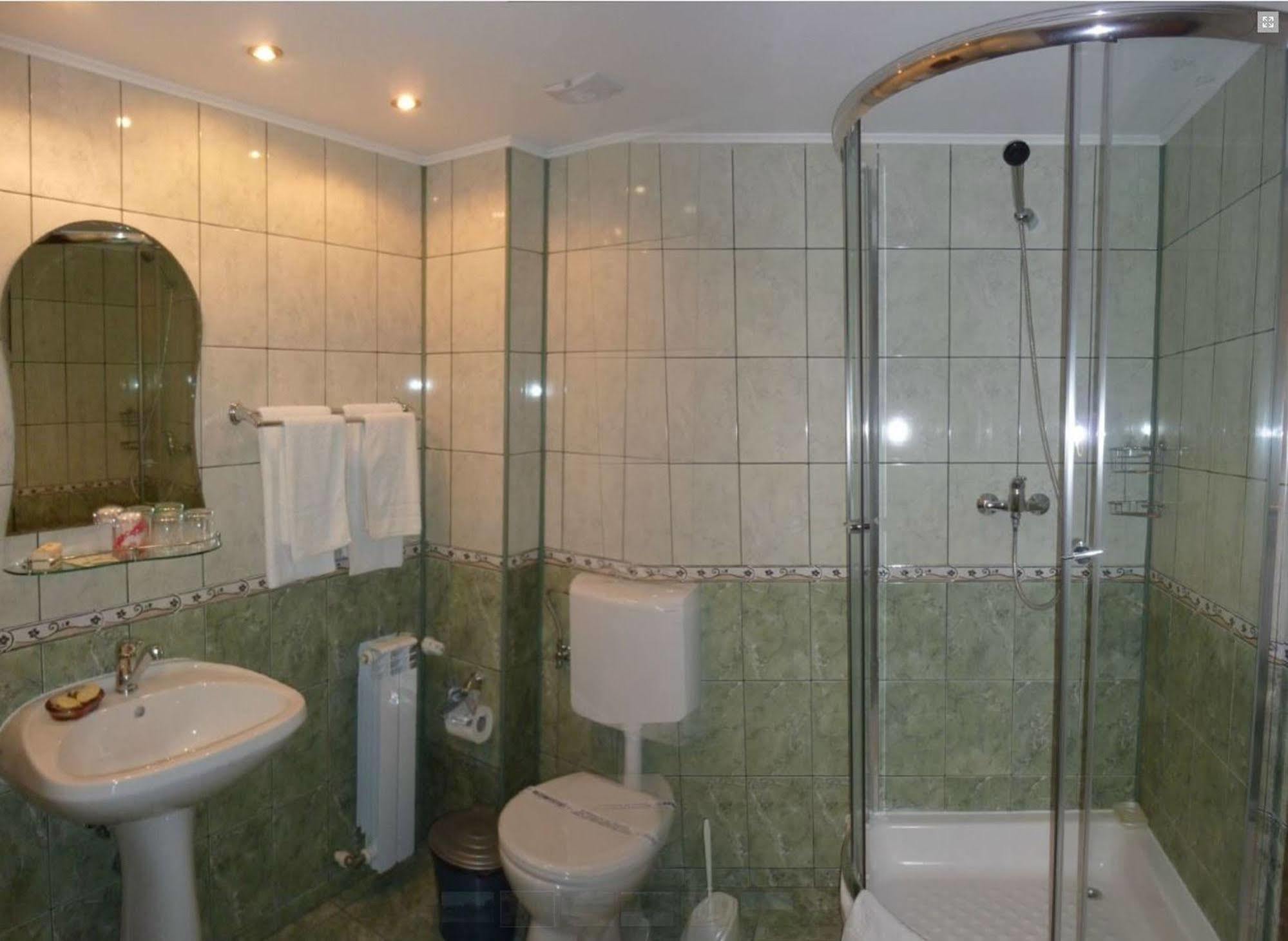 Hotel Wels Băltenii de Sus Екстериор снимка