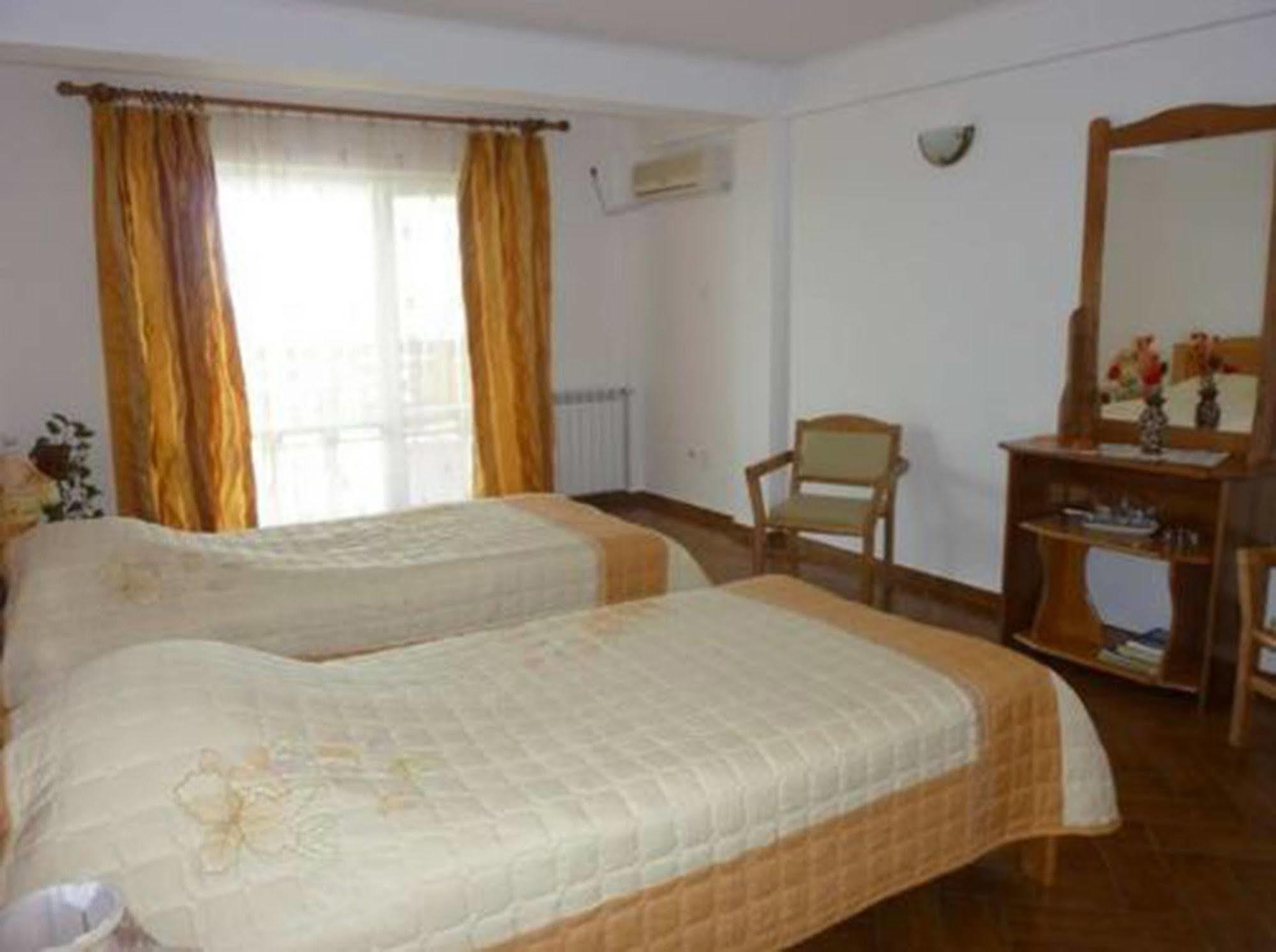 Hotel Wels Băltenii de Sus Екстериор снимка