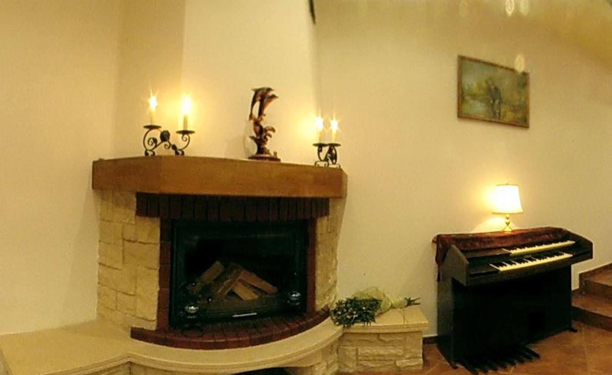 Hotel Wels Băltenii de Sus Екстериор снимка